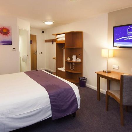Premier Inn Swindon Central Exteriör bild
