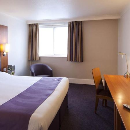 Premier Inn Swindon Central Exteriör bild