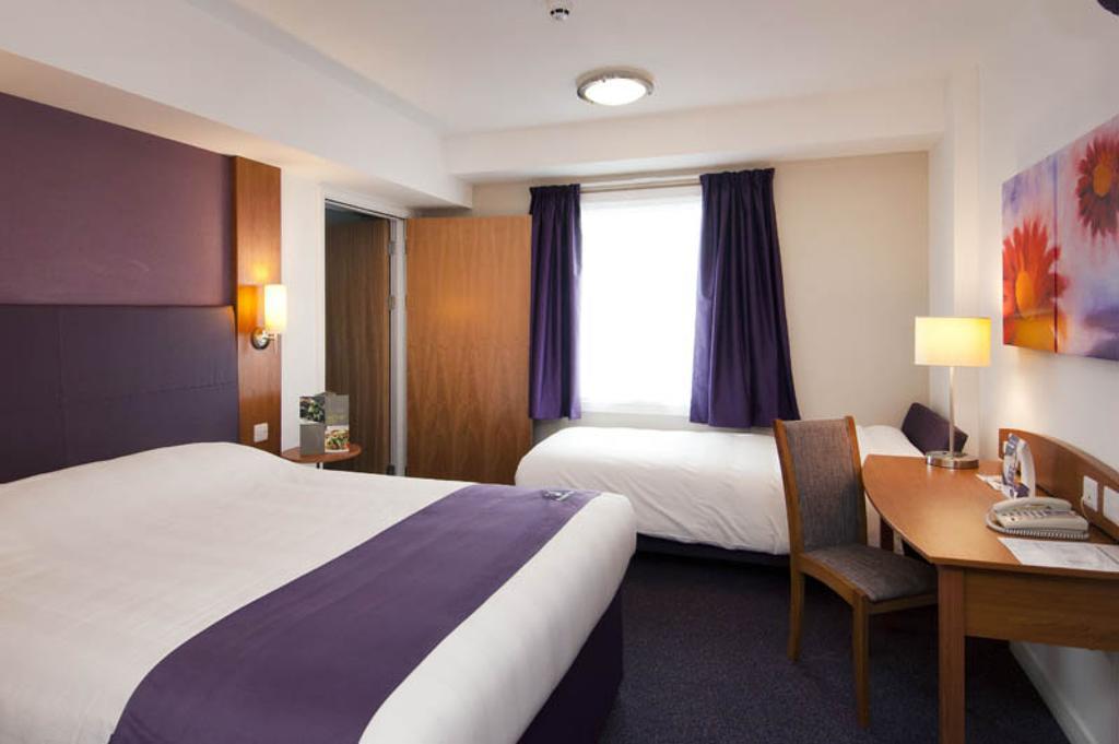 Premier Inn Swindon Central Rum bild