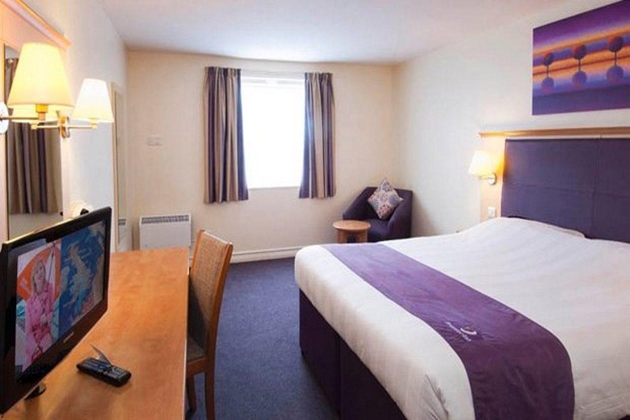 Premier Inn Swindon Central Exteriör bild